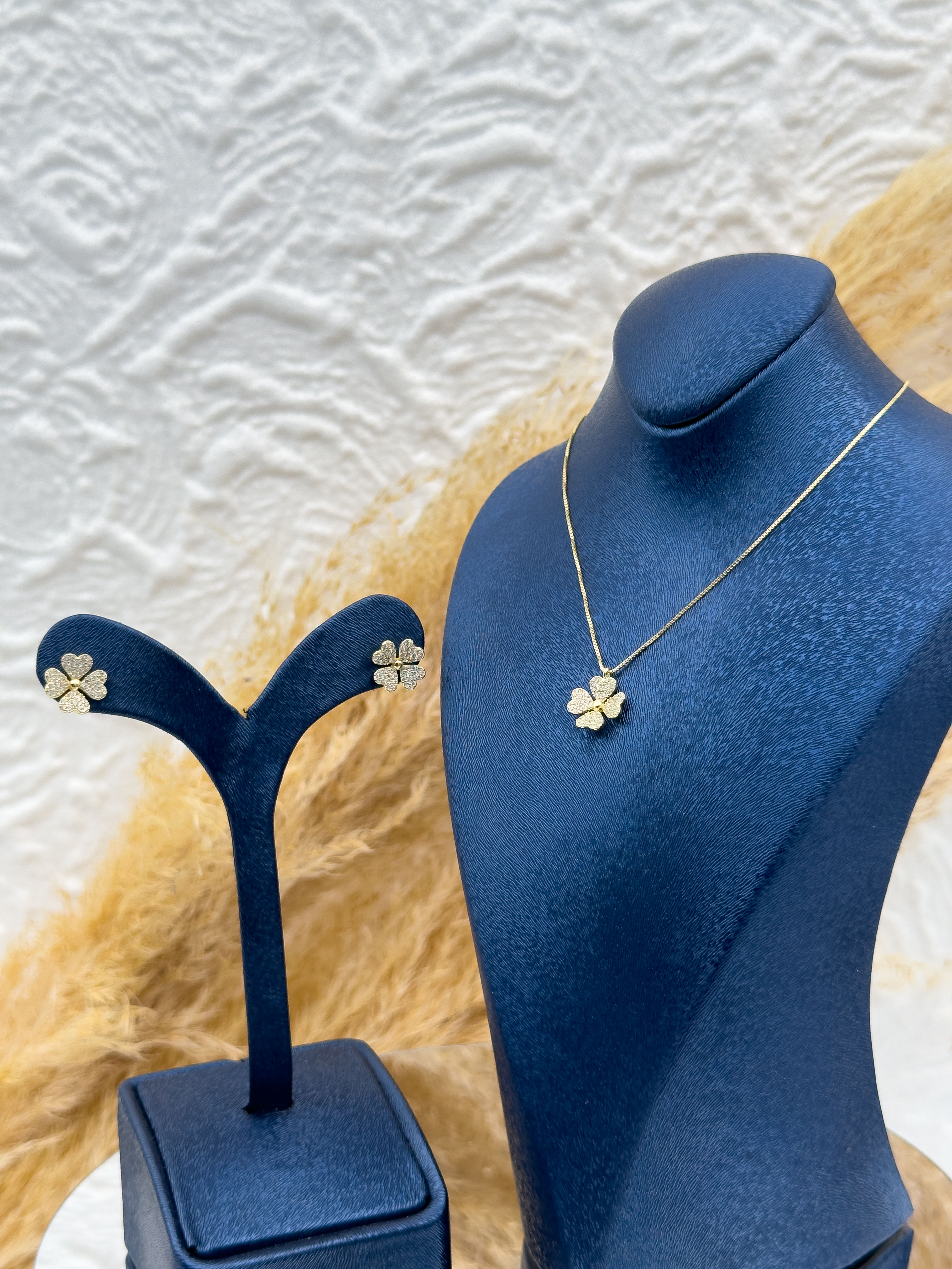 925 Ayar Gümüş Gold Renk Yonca Figürlü Kolye Küpe Kadın Takı Seti